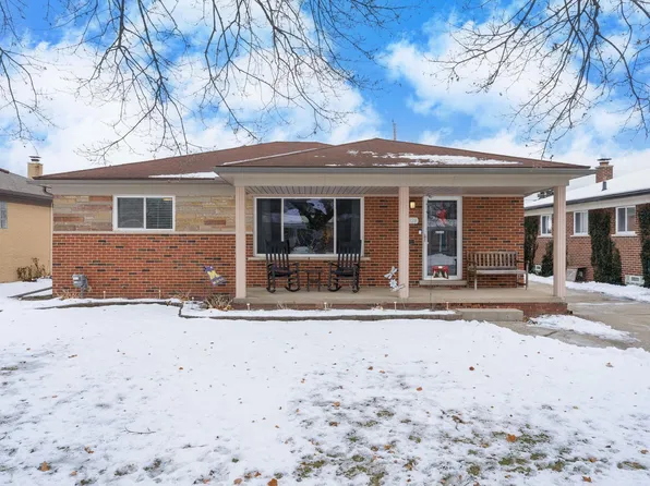 28328 Palm Beach Dr, Warren, MI 48093