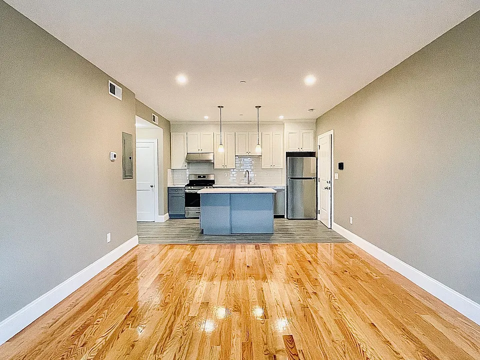 495 Geneva Ave #5
