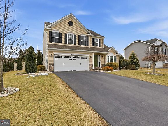 3rd image of 6083 Jennifer Ln