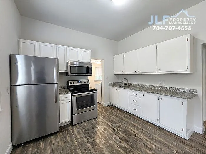 1421 Oakshade Ave — Photo 1