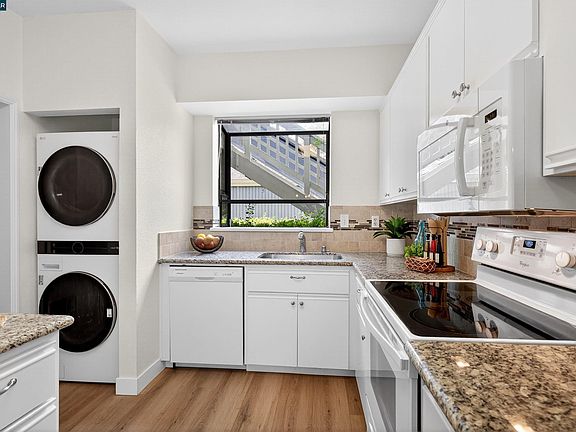 4th image of 2590 Oak Rd APT 146