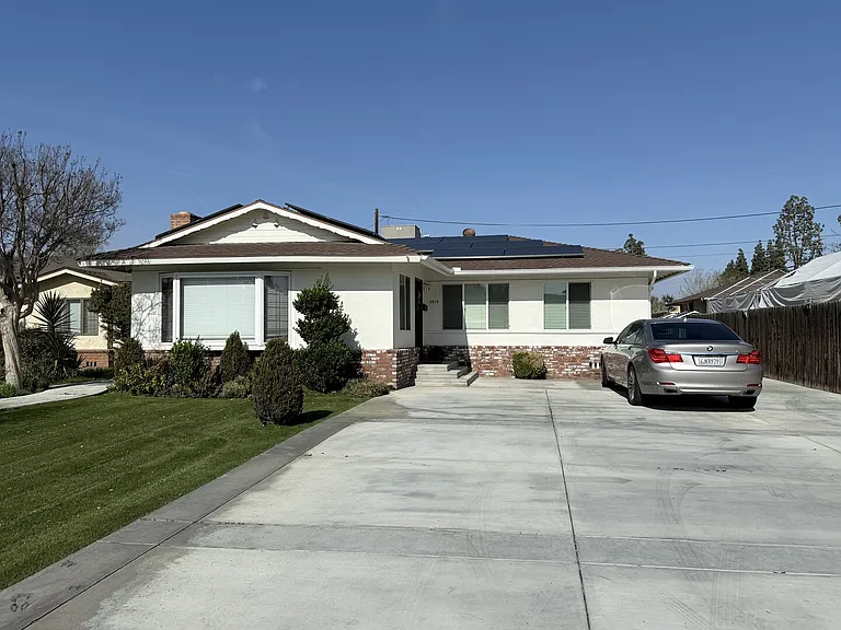 Greenleaf Ct — Photo 1