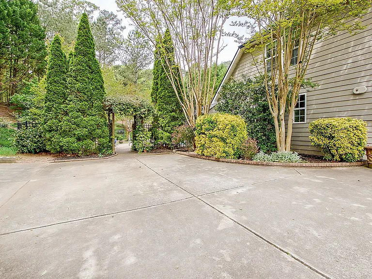 374 Persimmon Dr — Photo 4