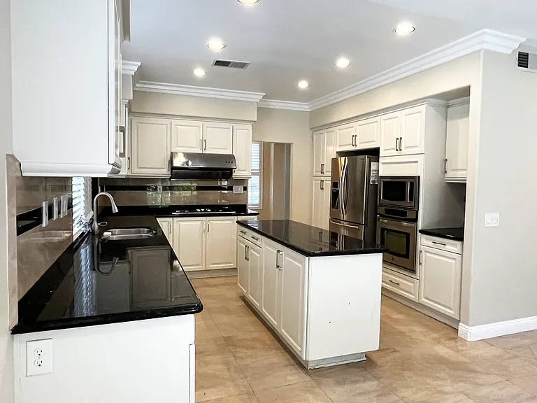 12222 Meadow Grass Ct — Photo 11