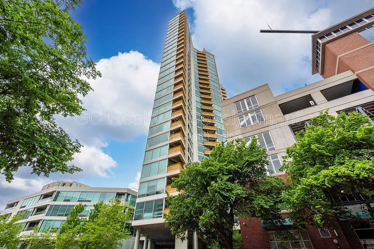 Building Photo - 1720 Maple Ave #820