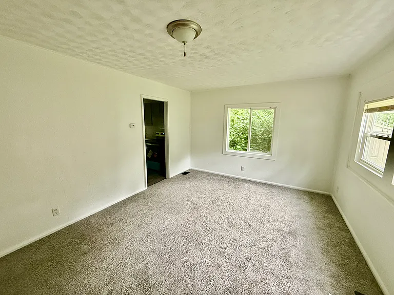 1901 Indiana Ct — Photo 8
