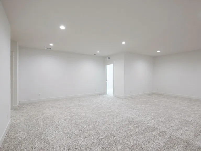 4917 Spire St — Photo 32