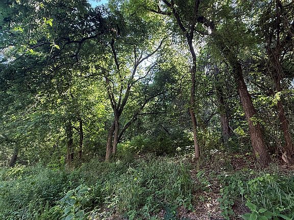 2nd image of 906 Sleepy Hollow Dr
