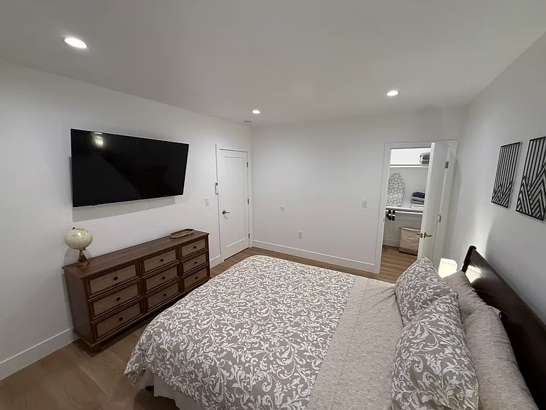 11140 Oxnard St #5952 — Photo 10
