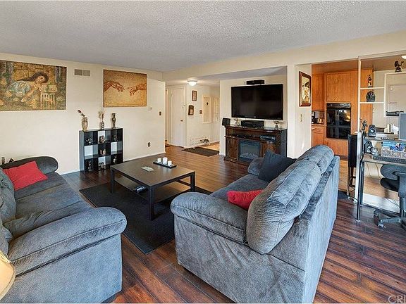 3rd image of 11436 Gladstone Ave