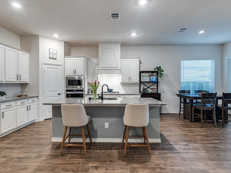 3129 Maverick Dr — Photo 4