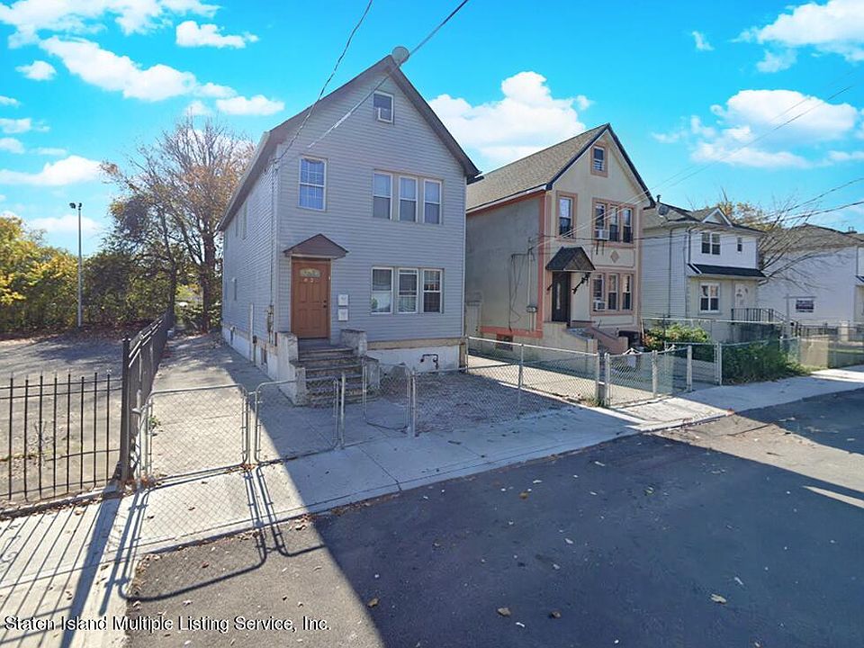1st image of 82 Brabant St