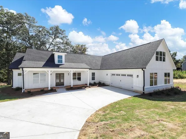 938 Golden Meadows Ln, Loganville, GA 30052