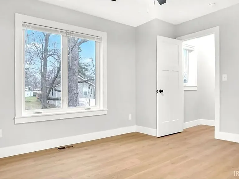 111 S Jefferson St — Photo 14