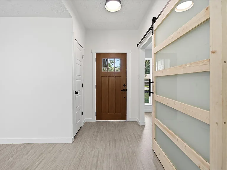 25402 Thistlewaite Ln — Photo 13
