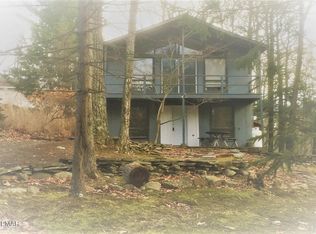 134 S Pond Cir, Dingmans Ferry, PA 18328