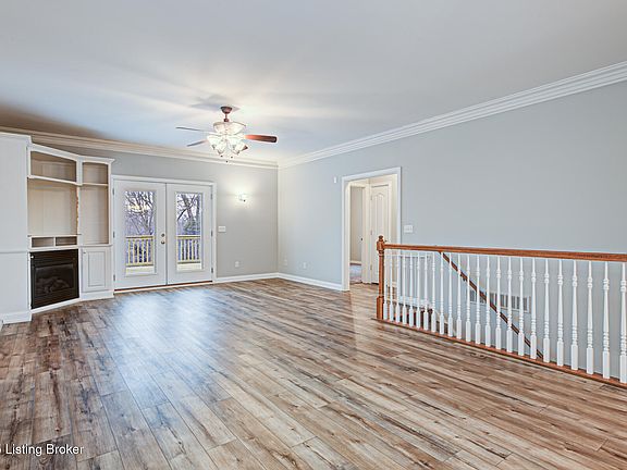 5th image of 222 Sarah Elizabeth Way