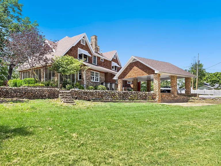 615 Prairie Creek Dr — Photo 3