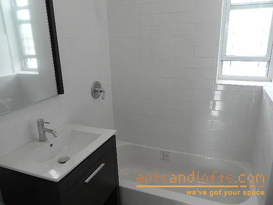 Rented by aptsandlofts.com | media 28