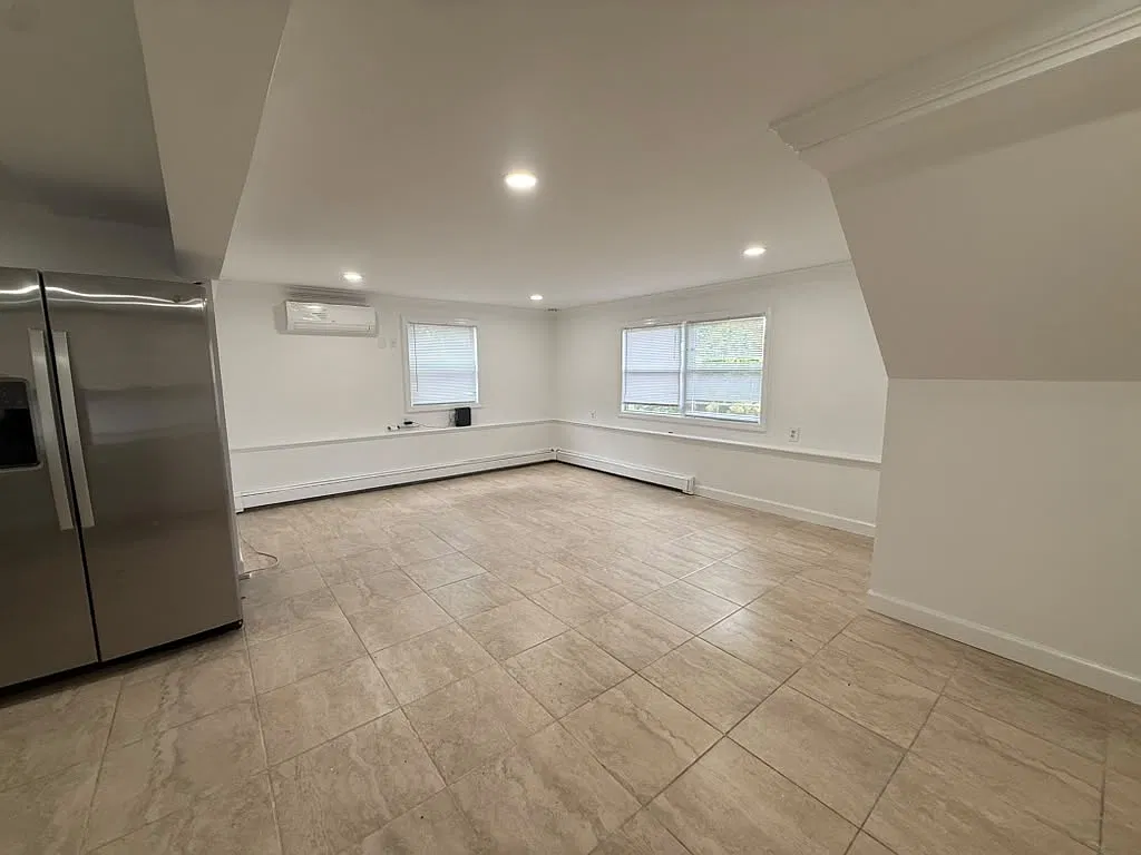 3 bed, 2468 sqft, $3,500 — Photo 2