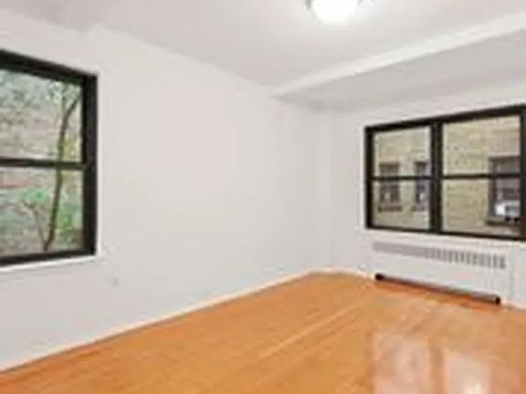 5th image of 230 E 48th St APT 4D