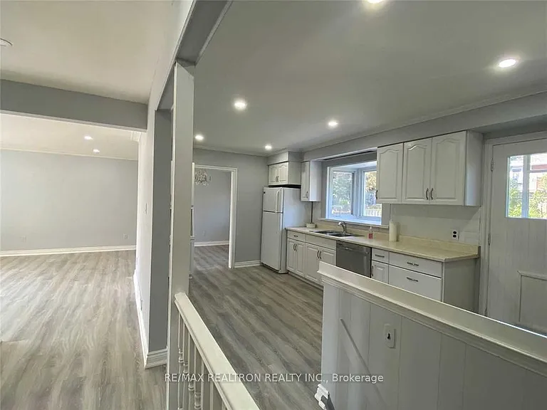 1 Sherwood Forest Dr — Photo 5