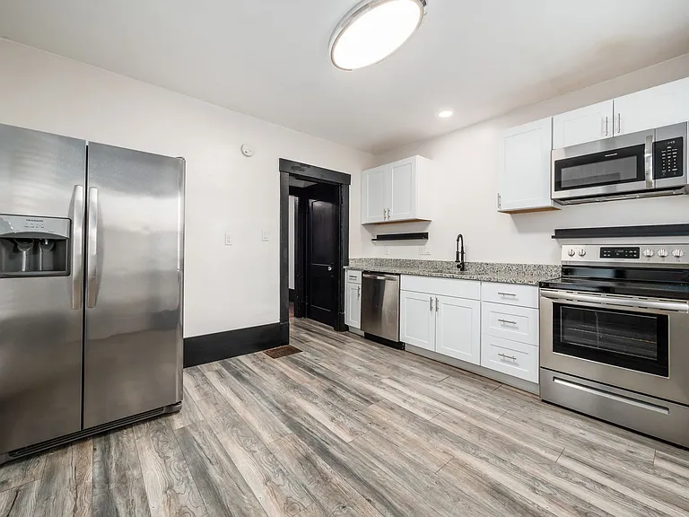 662 E Whittier St #662 — Photo 20