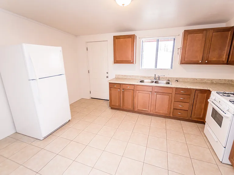 3799 E Foothills Dr — Photo 7