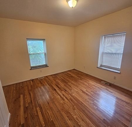 5th image of 2333 Hickory St #1F