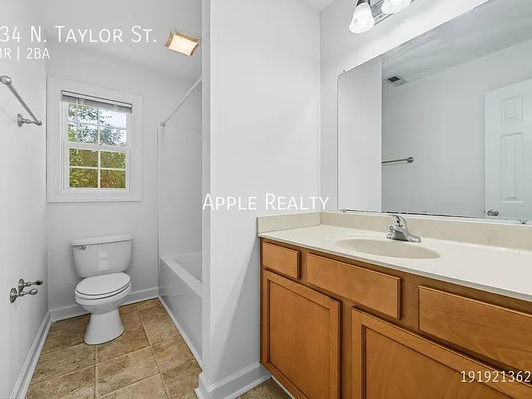 834 N Taylor St — Photo 7
