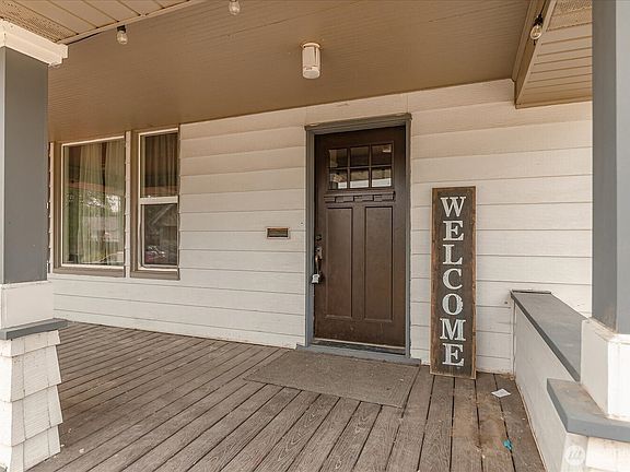 3rd image of 309 E 3rd Street