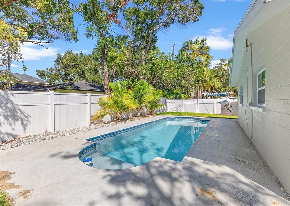 1st image of 5301 VENETIAN BOULEVARD NE