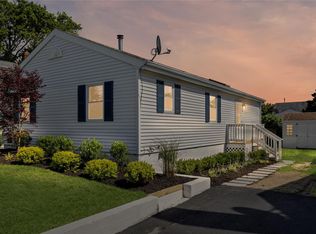 30 Seymour Dr, Shirley, NY