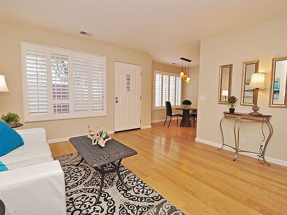 4th image of 541 Rose Ave