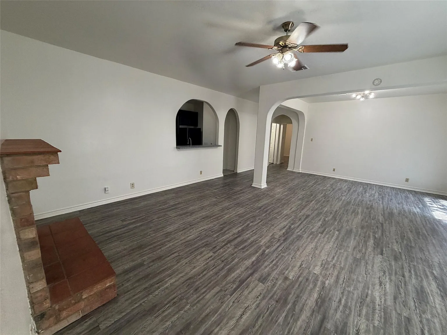 2 bed, 2.0 bath, 2415 sqft, $1,695 — Photo 3