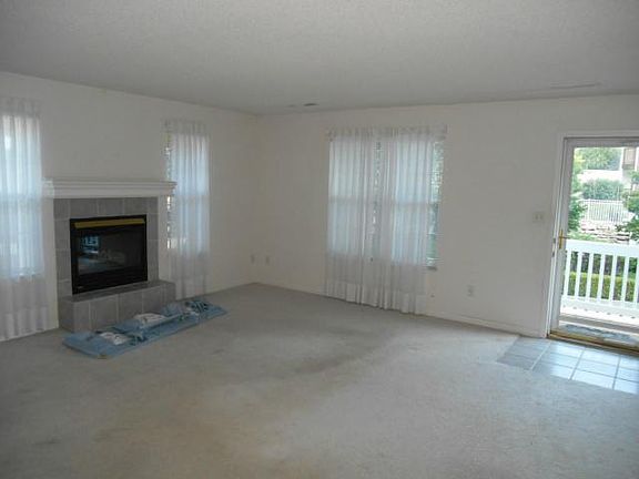 4th image of 327 E Hansen Ct