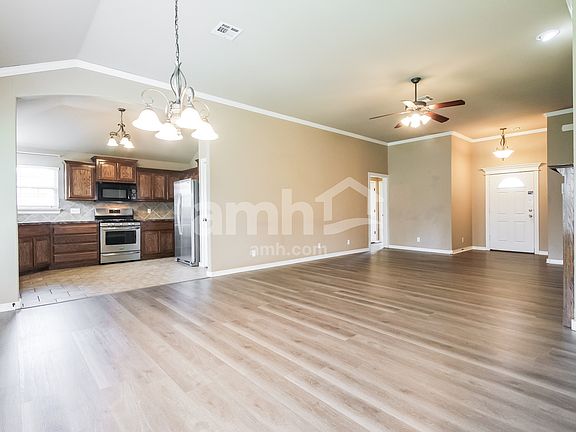 3rd image of 14504 S Poplar St