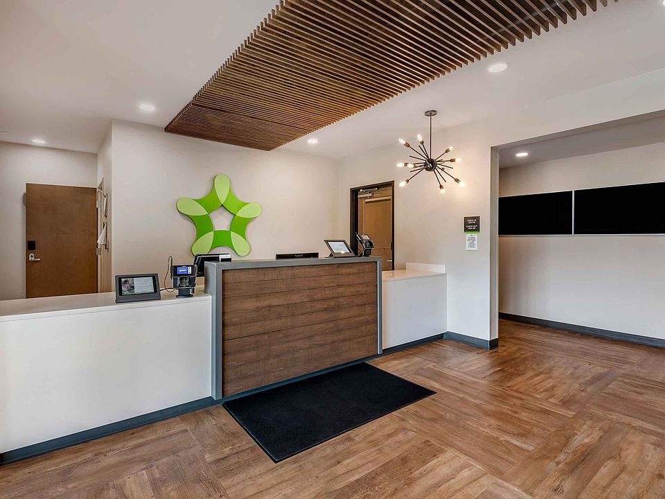 Lobby and Guest Check-in