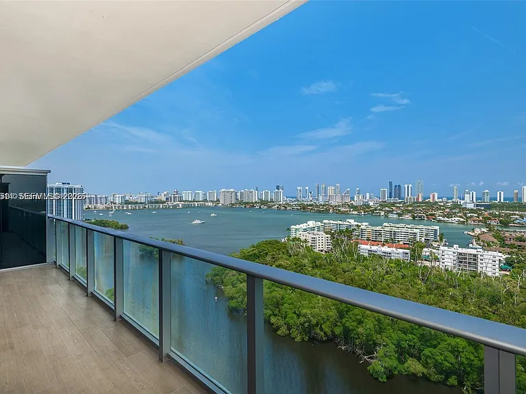 16385 Biscayne Blvd #2118 — Photo 2