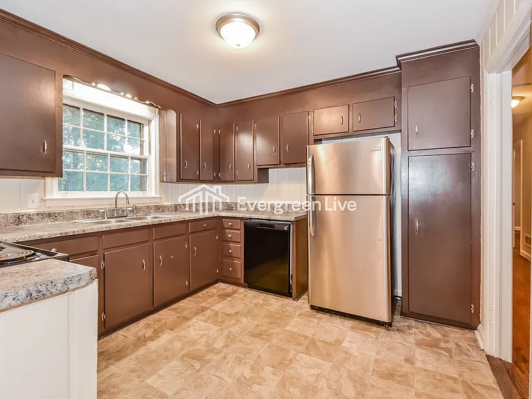 1501 Romain Dr — Photo 3
