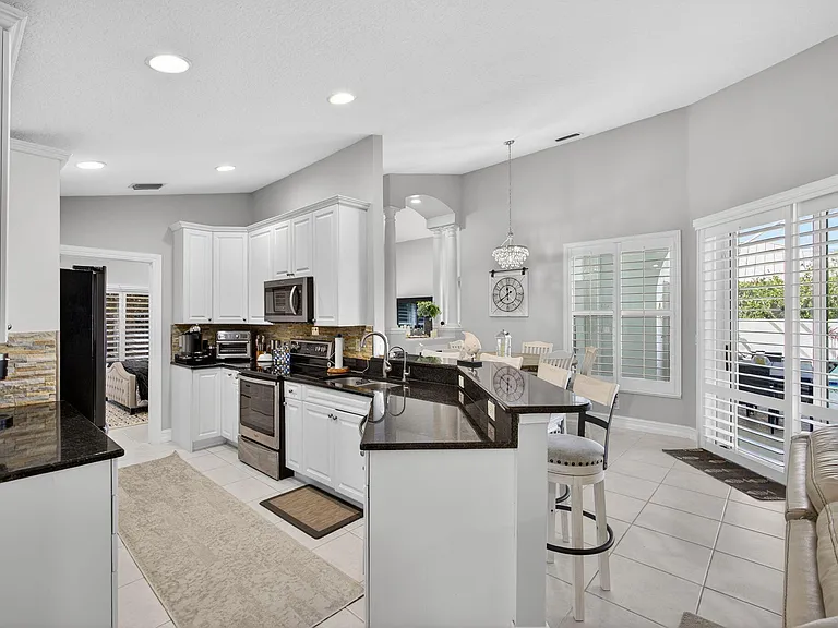 8075 SE Governors Way — Photo 9