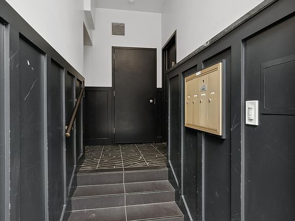 3rd image of 544 N Paulina St #4