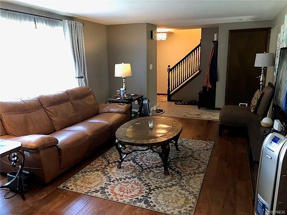 3rd image of 523 Vine Ln