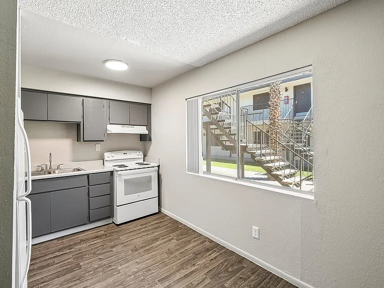 14-web-or-mls-N 23rd Ave-S0307-014