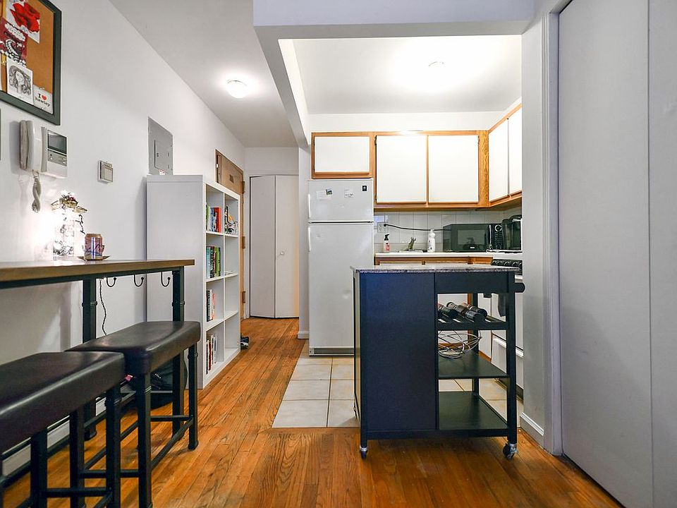 2nd image of 150 Orchard St APT 4B