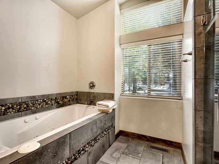 2425 Marshall Trl — Photo 26