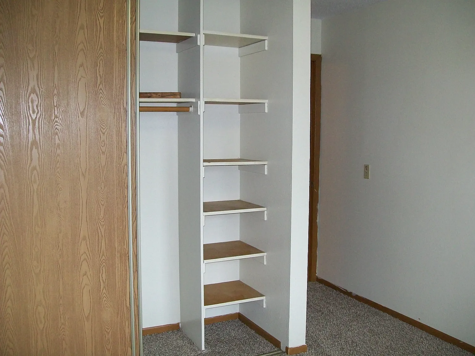 2 bed, 750 sqft, $1,182 — Photo 2