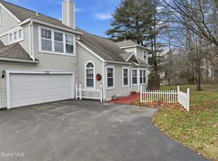 138 Killarney Dr, Niskayuna, NY 12309
