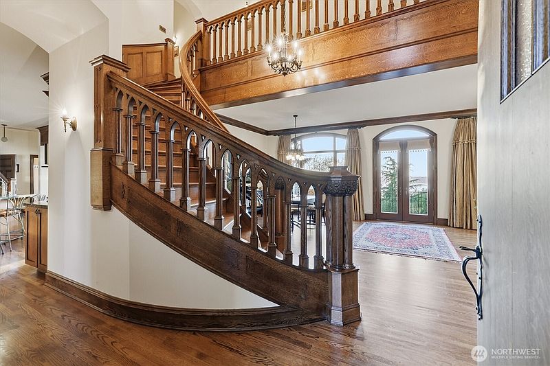 4th image of 4725 W Mercer Way