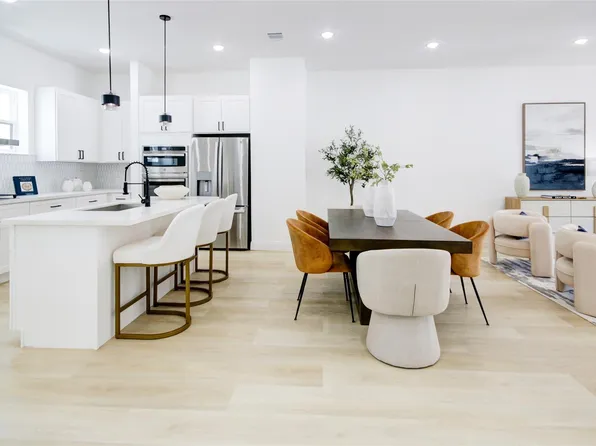 1214 W 24th St #D, Houston, TX 77008